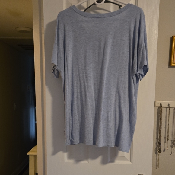 LuLaRoe Lisa Short Sleeve V-Neck T -shirt - Picture 5 of 9